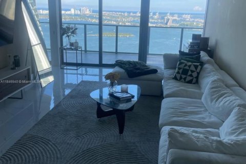 Condo in Miami, Florida, 2 bedrooms  № 1935852 - photo 11