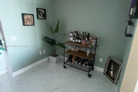 Condo in Miami, Florida, 2 bedrooms  № 1935852 - photo 19
