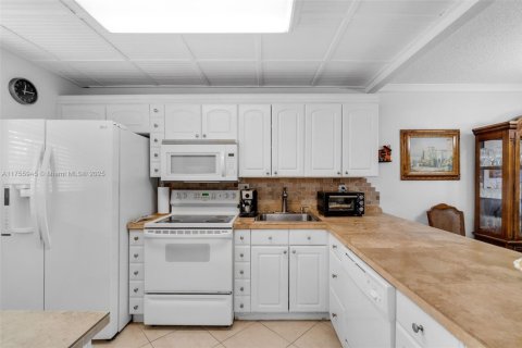 Condo in Lauderhill, Florida, 2 bedrooms  № 1864091 - photo 7