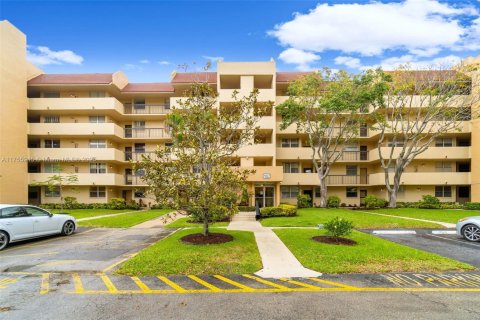 Condo in Lauderhill, Florida, 2 bedrooms  № 1864091 - photo 25