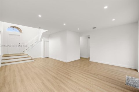 House in Pembroke Pines, Florida 3 bedrooms, 170.57 sq.m. № 2045845 - photo 7