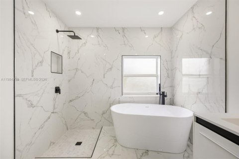 House in Pembroke Pines, Florida 3 bedrooms, 170.57 sq.m. № 2045845 - photo 24