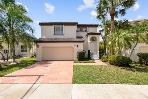 House in Pembroke Pines, Florida 3 bedrooms, 170.57 sq.m. № 2045845