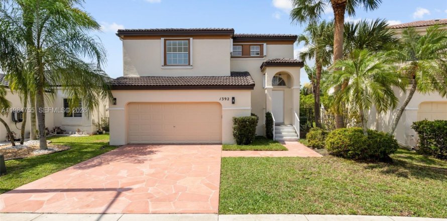 House in Pembroke Pines, Florida 3 bedrooms, 170.57 sq.m. № 2045845