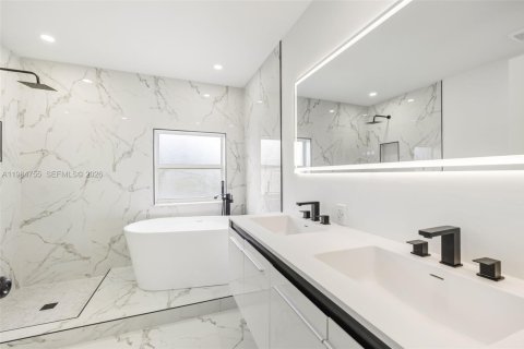 House in Pembroke Pines, Florida 3 bedrooms, 170.57 sq.m. № 2045845 - photo 23