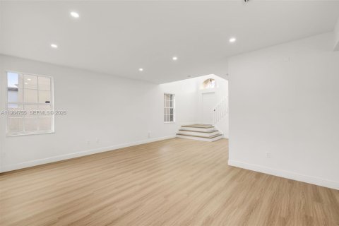 House in Pembroke Pines, Florida 3 bedrooms, 170.57 sq.m. № 2045845 - photo 8