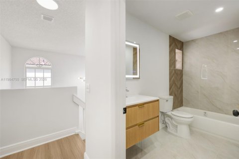 House in Pembroke Pines, Florida 3 bedrooms, 170.57 sq.m. № 2045845 - photo 27