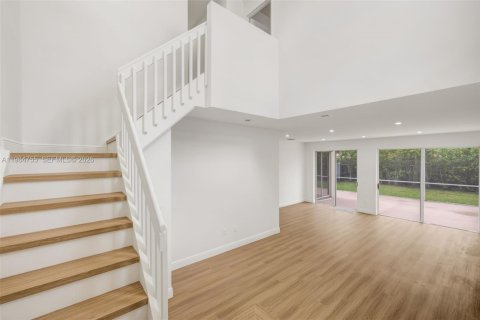 House in Pembroke Pines, Florida 3 bedrooms, 170.57 sq.m. № 2045845 - photo 4