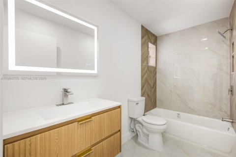 House in Pembroke Pines, Florida 3 bedrooms, 170.57 sq.m. № 2045845 - photo 28