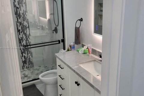 Immobilier commercial à vendre à Miami, Floride: 217.02 m2 № 1981501 - photo 6