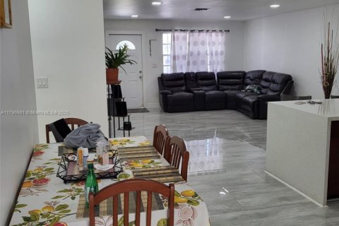 Immobilier commercial à vendre à Miami, Floride: 217.02 m2 № 1981501 - photo 9