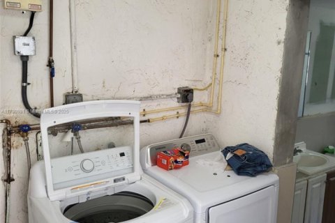 Immobilier commercial à vendre à Miami, Floride: 217.02 m2 № 1981501 - photo 22