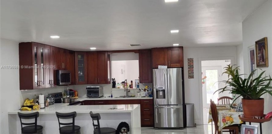 Immobilier commercial à Miami, Floride 217.02 m2 № 1981501