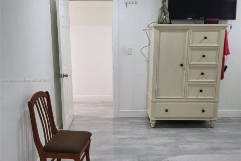 Immobilier commercial à vendre à Miami, Floride: 217.02 m2 № 1981501 - photo 13