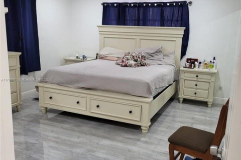 Immobilier commercial à vendre à Miami, Floride: 217.02 m2 № 1981501 - photo 2