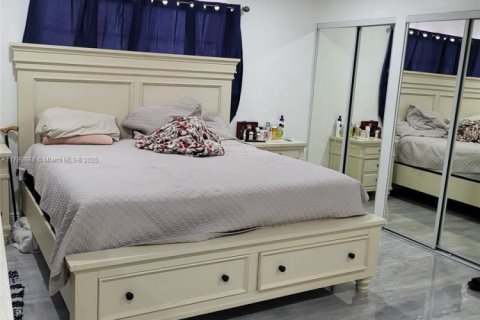 Immobilier commercial à vendre à Miami, Floride: 217.02 m2 № 1981501 - photo 12