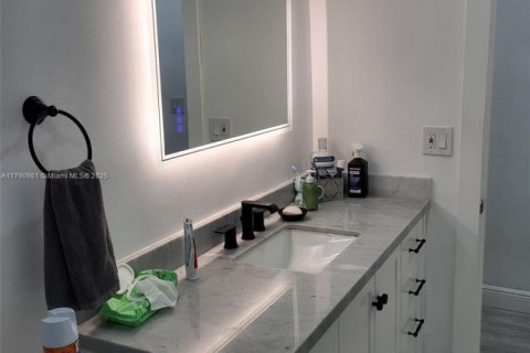 Immobilier commercial à vendre à Miami, Floride: 217.02 m2 № 1981501 - photo 5