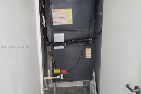 Immobilier commercial à vendre à Miami, Floride: 217.02 m2 № 1981501 - photo 11