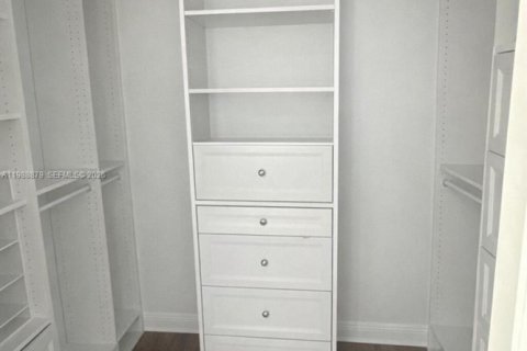 Купить виллу или дом в Майами, Флорида 1 комната, 180.32м2, № 2051123 - фото 3