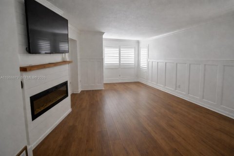 Купить виллу или дом в Майами, Флорида 1 комната, 180.32м2, № 2051123 - фото 22