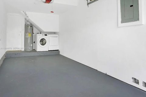 Купить виллу или дом в Майами, Флорида 1 комната, 180.32м2, № 2051123 - фото 25