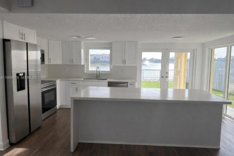 Купить виллу или дом в Майами, Флорида 1 комната, 180.32м2, № 2051123 - фото 5