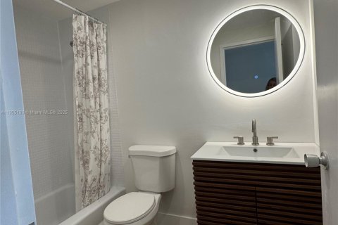 Condo in Miami, Florida, 1 bedroom  № 1955785 - photo 7