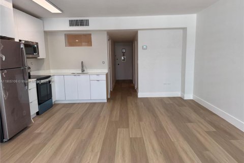Condo in Miami, Florida, 1 bedroom  № 1955785 - photo 5