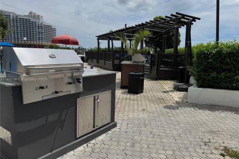 Condo in Miami, Florida, 1 bedroom  № 1955785 - photo 18