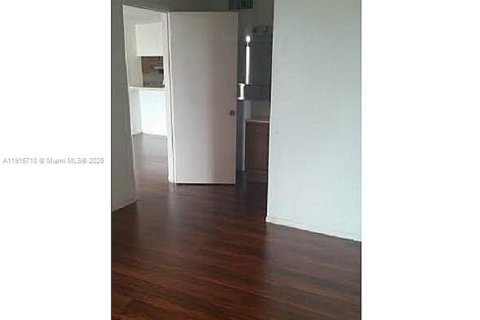 Купить кондоминиум в Майами, Флорида 2 спальни, 74.32м2, № 1972008 - фото 20