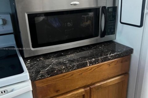 Купить кондоминиум в Майами, Флорида 2 спальни, 74.32м2, № 1972008 - фото 6