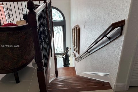 House in Miami, Florida 5 bedrooms, 228.54 sq.m. № 2031959 - photo 11