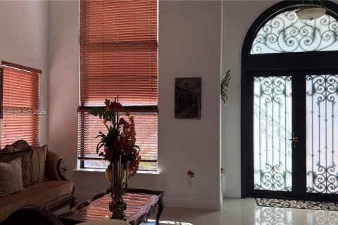 House in Miami, Florida 5 bedrooms, 228.54 sq.m. № 2031959 - photo 7