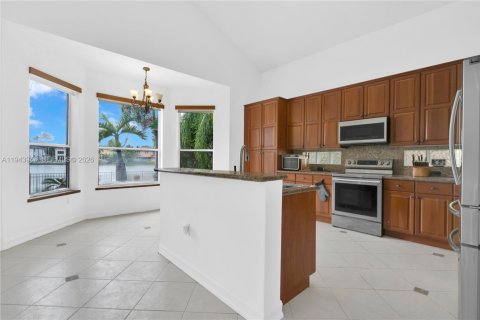 Casa en venta en Miramar, Florida, 4 dormitorios, 251.49 m2 № 2000661 - foto 11