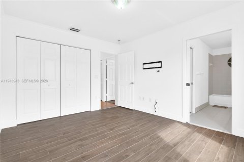 Casa en venta en Miramar, Florida, 4 dormitorios, 251.49 m2 № 2000661 - foto 23