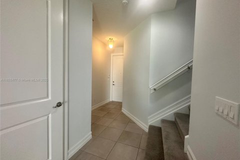 Townhouse in Royal Palm Beach, Florida 3 bedrooms, 206.43 sq.m. № 1880203 - photo 4