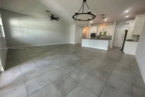 Townhouse in Royal Palm Beach, Florida 3 bedrooms, 206.43 sq.m. № 1880203 - photo 3