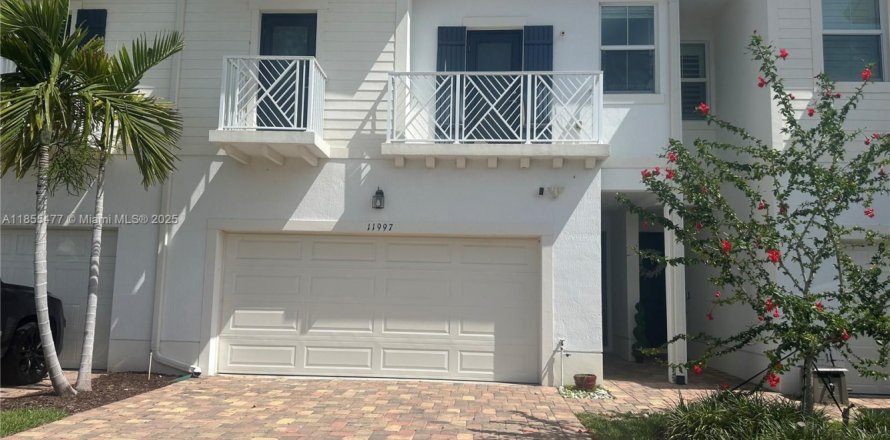 Townhouse in Royal Palm Beach, Florida 3 bedrooms, 206.43 sq.m. № 1880203