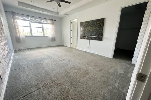 Townhouse in Royal Palm Beach, Florida 3 bedrooms, 206.43 sq.m. № 1880203 - photo 7