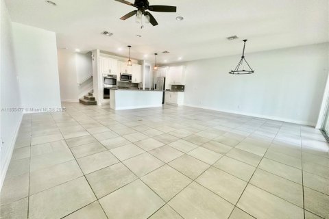 Townhouse in Royal Palm Beach, Florida 3 bedrooms, 206.43 sq.m. № 1880203 - photo 2