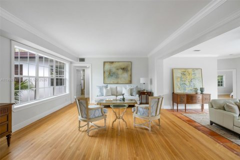 House in Coral Gables, Florida 4 bedrooms, 204.11 sq.m. № 2063147