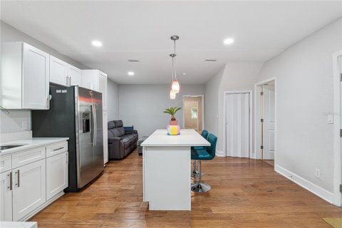 House in Eustis, Florida 3 bedrooms, 130.81 sq.m. № 2223736 - photo 6
