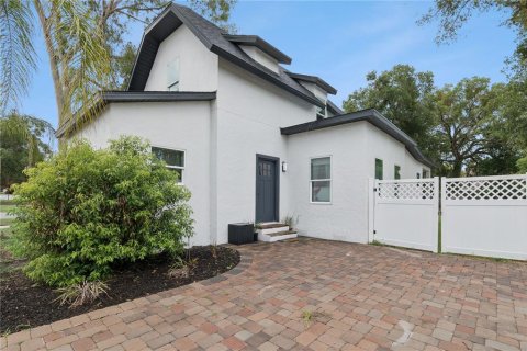 House in Eustis, Florida 3 bedrooms, 130.81 sq.m. № 2223736 - photo 4