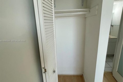 Снять в аренду кондоминиум в Майами, Флорида 1 спальня, 65.96м2, № 1998202 - фото 29