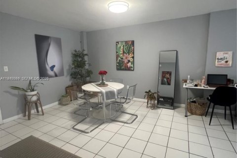 Condo in Miami, Florida, 1 bedroom  № 1998202 - photo 8