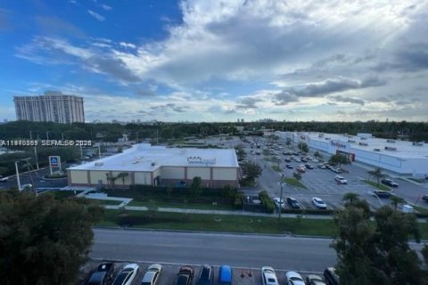 Condo in Miami, Florida, 1 bedroom  № 1998202 - photo 2