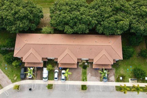 Townhouse in North Lauderdale, Florida 1 bedroom, 128.21 sq.m. № 1986274 - photo 17