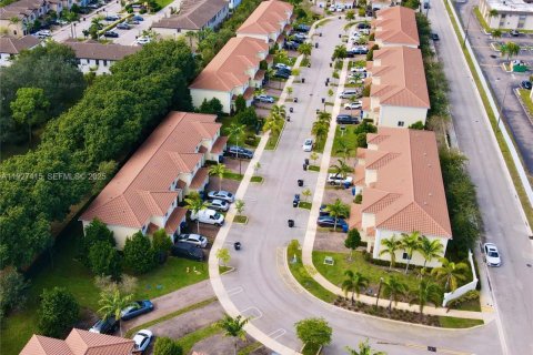 Townhouse in North Lauderdale, Florida 1 bedroom, 128.21 sq.m. № 1986274 - photo 16