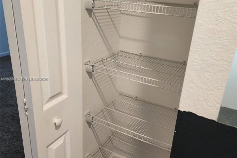 Townhouse in North Lauderdale, Florida 1 bedroom, 128.21 sq.m. № 1986274 - photo 12