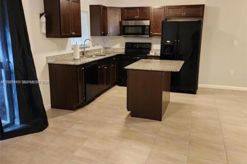 Townhouse in North Lauderdale, Florida 1 bedroom, 128.21 sq.m. № 1986274 - photo 2